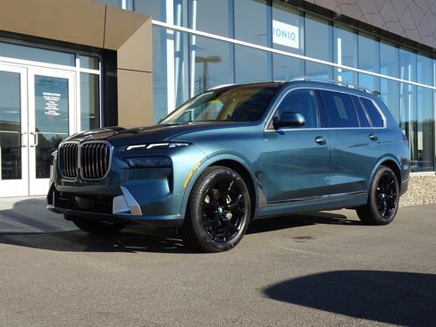 Used 2023 BMW X7 xDrive40i w/ Premium Package image 1