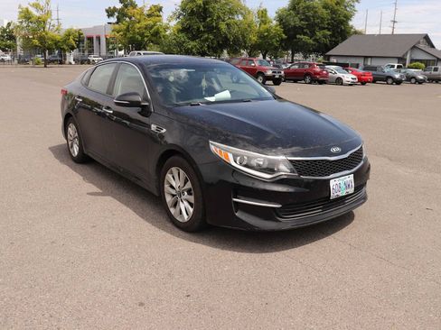 Used 2018 Kia Optima LX w/ 17" Alloy Wheels Package FWD image 3