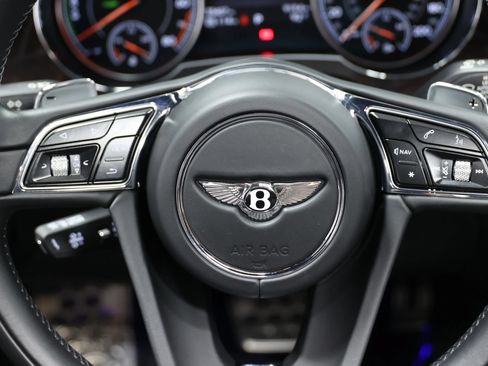 Used 2020 Bentley Bentayga Plug-In Hybrid AWD/4WD image 28