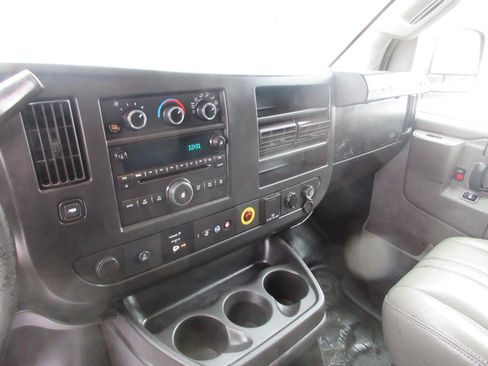 Used 2018 Chevrolet Express 2500 w/ Driver Convenience Package image 25