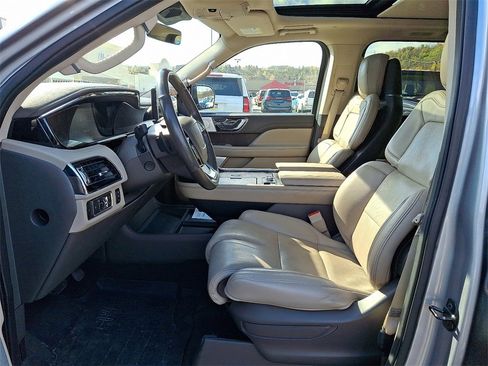 Used 2022 Lincoln Navigator Reserve image 15