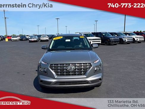 Used 2024 Hyundai Venue SEL FWD image 2