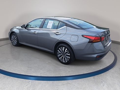 Used 2025 Nissan Altima 2.5 SV AWD/4WD image 7
