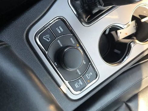 Used 2020 Jeep Grand Cherokee High Altitude AWD/4WD image 29