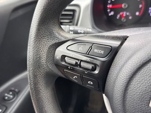 Used 2022 Kia Rio S image 7