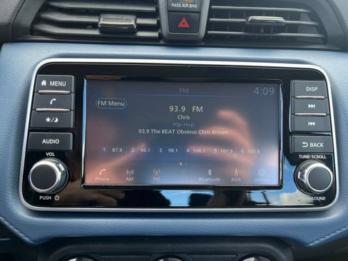 Used 2025 Nissan Versa SV FWD image 20