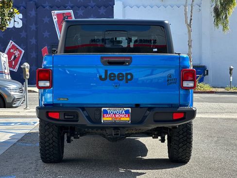 Used 2022 Jeep Gladiator Sport AWD/4WD image 5