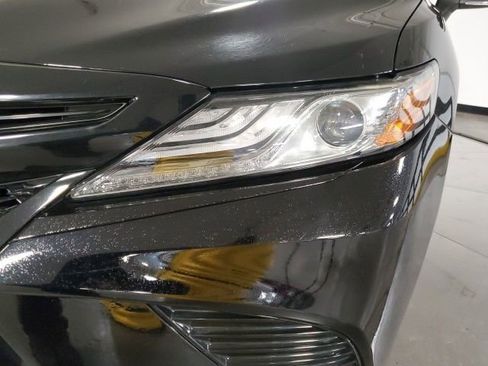Used 2019 Toyota Camry XSE image 28