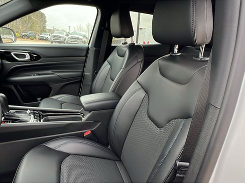 New 2026 Jeep Compass Latitude image 17