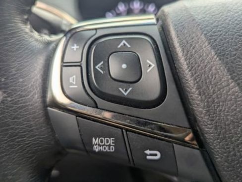 Used 2018 Toyota Avalon XLE Plus image 26