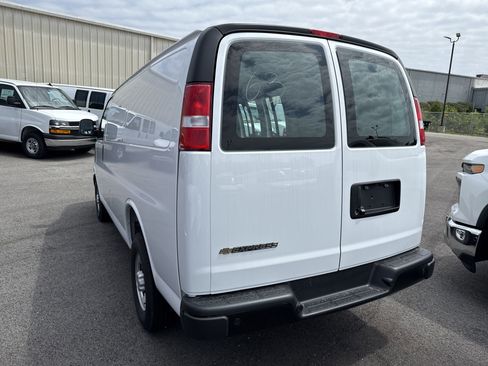 New 2025 Chevrolet Express 3500 w/ Driver Convenience Package RWD image 5