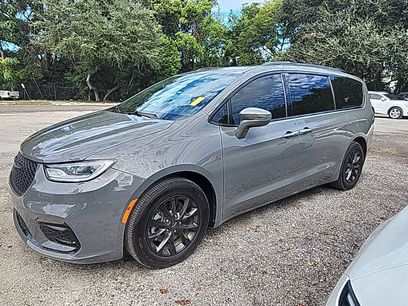 Used 2021 Chrysler Pacifica Touring w/ S Appearance Package