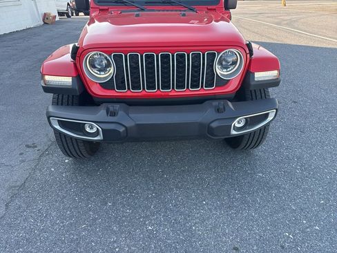 Used 2025 Jeep Wrangler Unlimited Sahara w/ Safety Group image 14