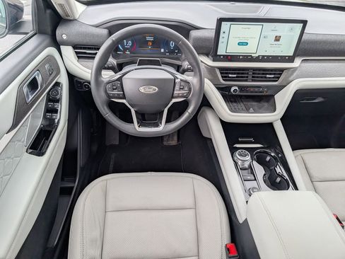Used 2025 Ford Explorer Platinum w/ Ultimate Package image 13