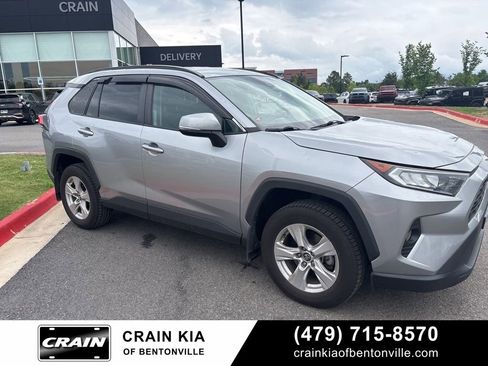 Used 2021 Toyota RAV4 XLE AWD/4WD image 17