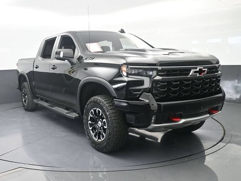 Used 2025 Chevrolet Silverado 1500 ZR2 w/ Technology Package AWD/4WD image 9