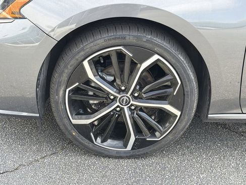 Used 2024 Nissan Altima 2.5 SR FWD image 28