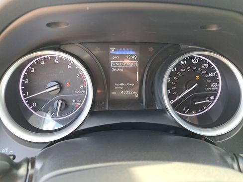 Used 2021 Toyota Camry LE image 19