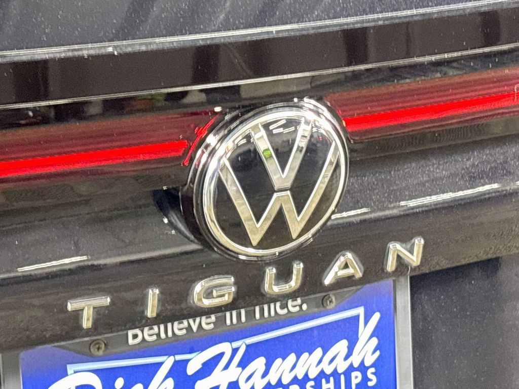 Certified 2025 Volkswagen Tiguan SE FWD image 24