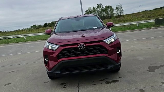 Used 2024 Toyota RAV4 XLE FWD image 3