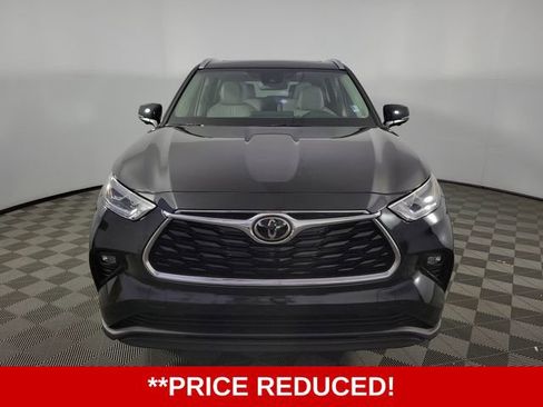 Used 2026 Toyota Highlander Limited AWD/4WD image 2