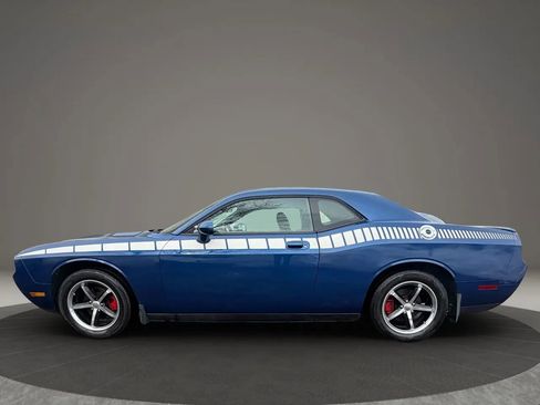 Used 2010 Dodge Challenger SE image 8