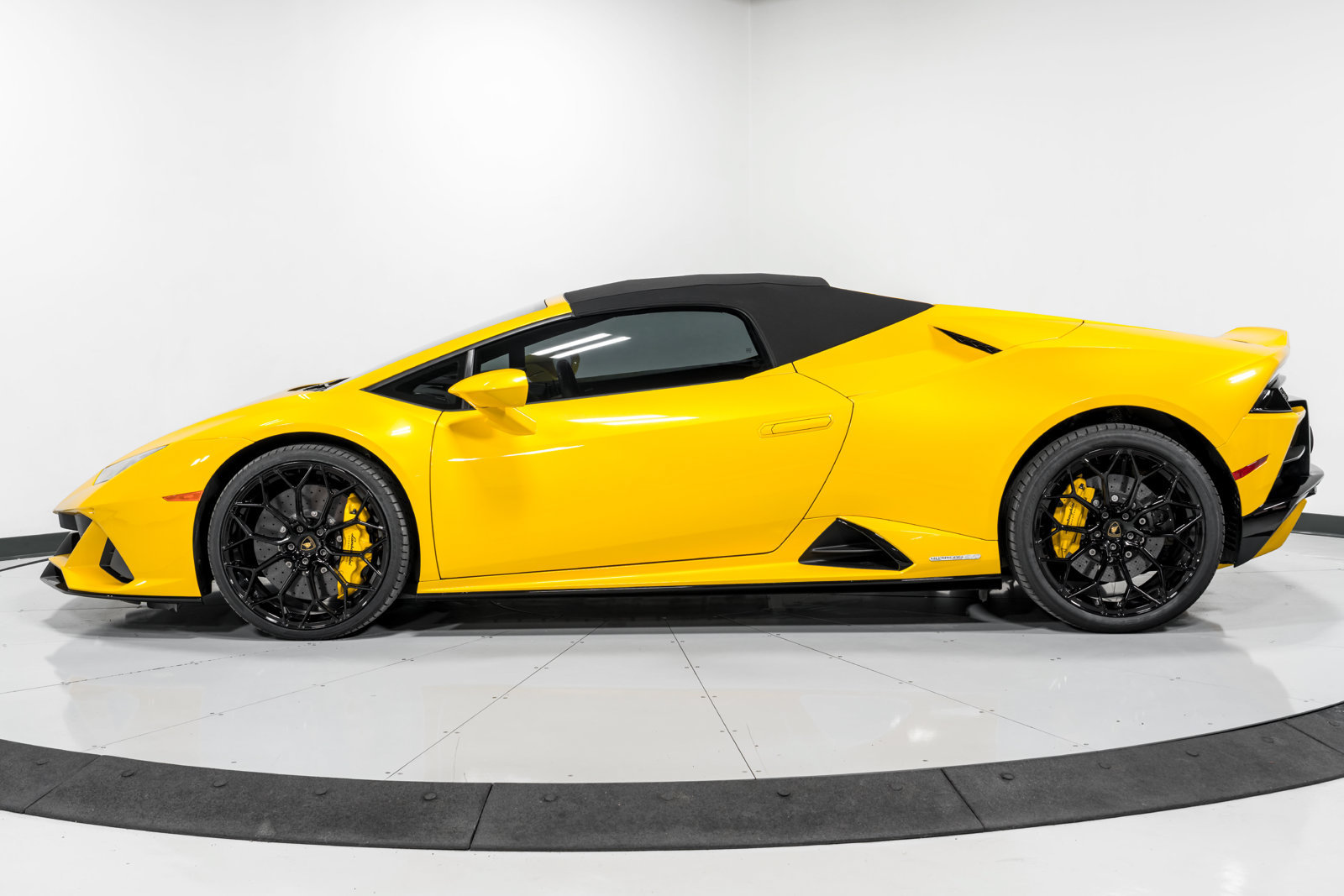 Used 2024 Lamborghini Huracan EVO AWD/4WD image 44
