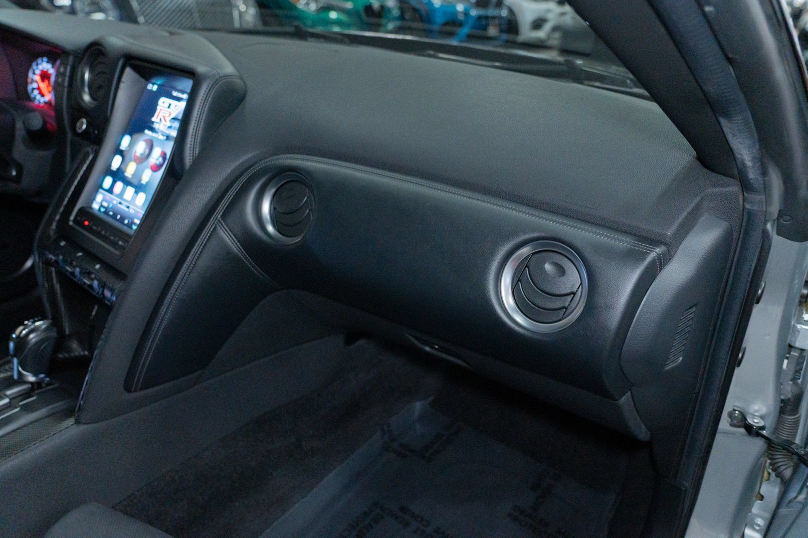 Used 2009 Nissan GT-R Premium AWD/4WD image 39