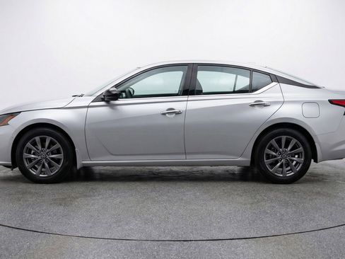 Used 2025 Nissan Altima 2.5 SV image 5