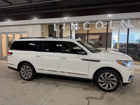 Used 2022 Lincoln Navigator L Reserve image 7