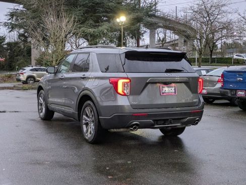 Certified 2022 Ford Explorer XLT w/ Equipment Group 202A image 8