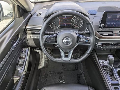 Used 2021 Nissan Altima 2.5 Platinum image 16