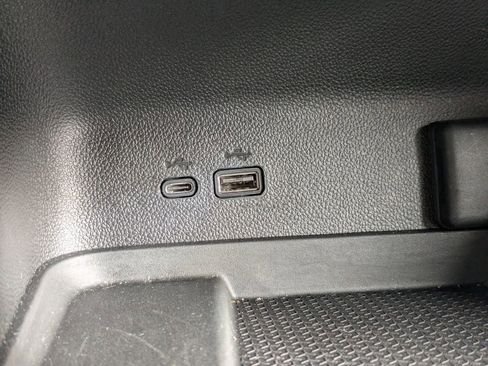 Used 2025 Chevrolet Traverse LT image 26