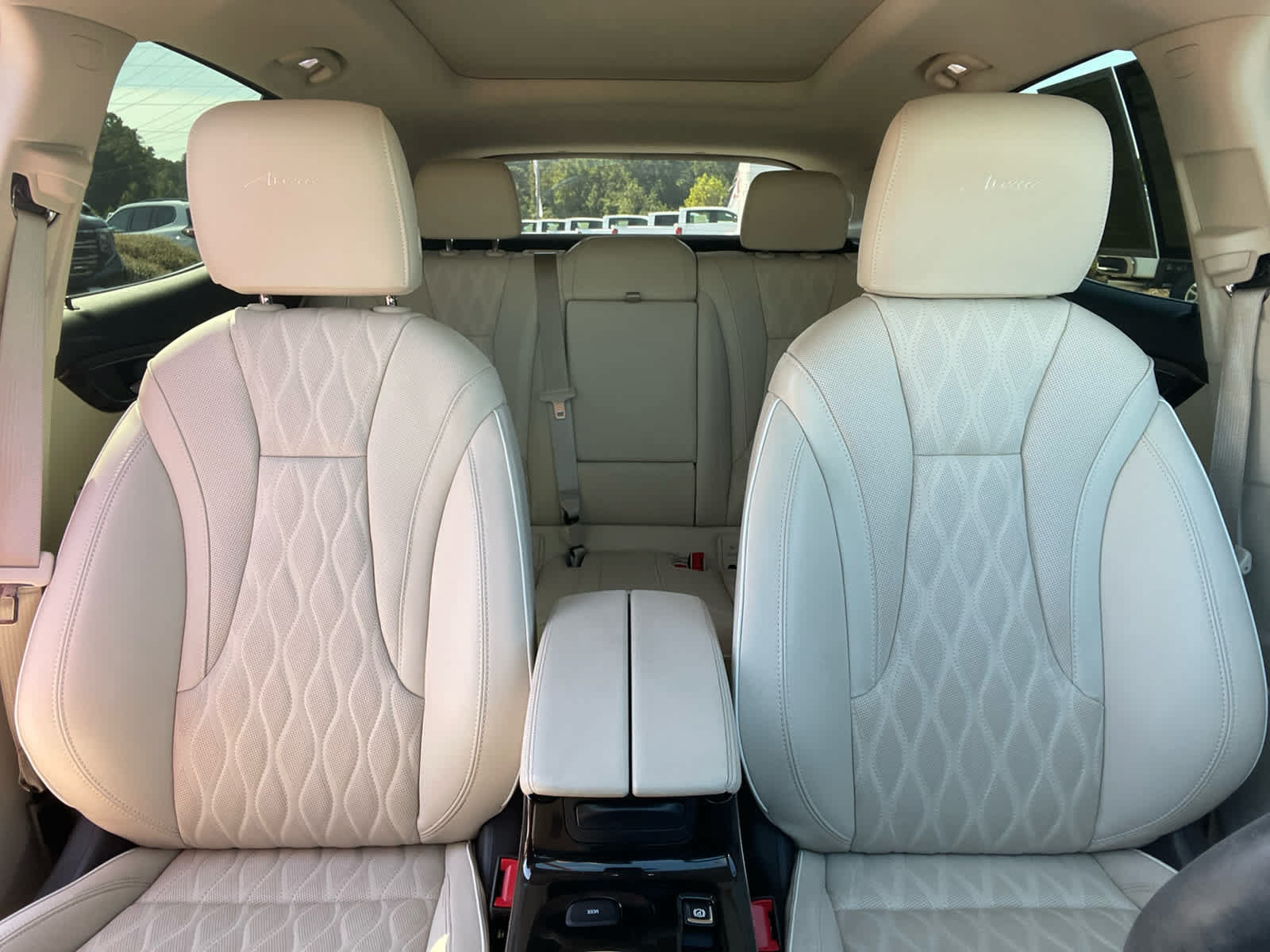 Used 2022 Buick Envision Avenir w/ Technology Package II FWD image 29