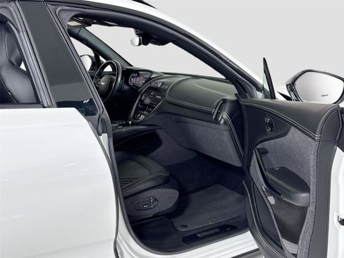 Used 2021 Aston Martin DBX image 34