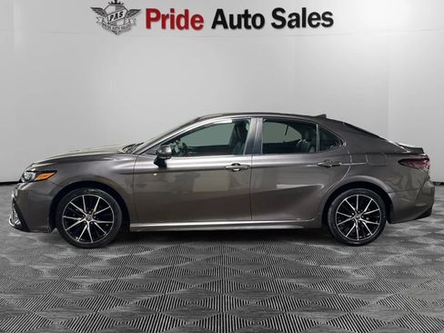 Used 2022 Toyota Camry SE FWD image 4