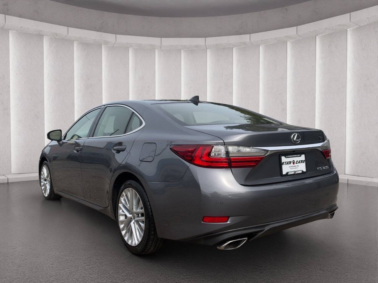 Used 2016 Lexus ES 350 w/ Ultra Luxury Package FWD image 3