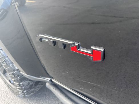 Used 2022 GMC Canyon AT4 image 12