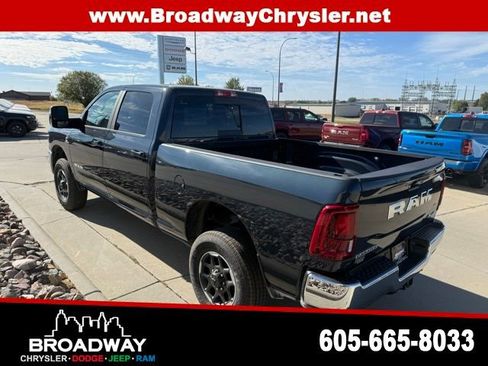 New 2026 RAM 2500 Laramie AWD/4WD image 7