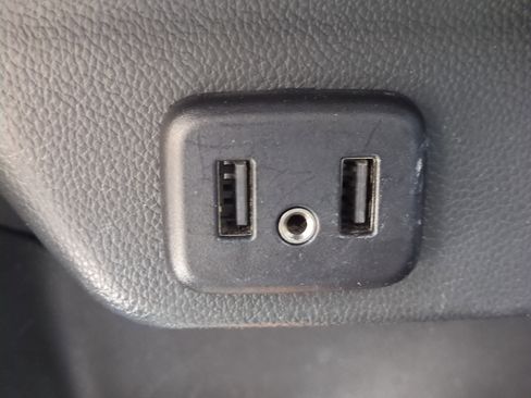 Used 2022 Chevrolet Traverse LT image 23