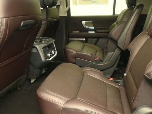 New 2026 Ford Expedition Max Platinum w/ Platinum Ultimate Package AWD/4WD image 10