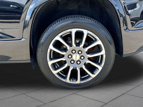 Used 2021 GMC Acadia Denali w/ Denali Technology Package FWD image 11