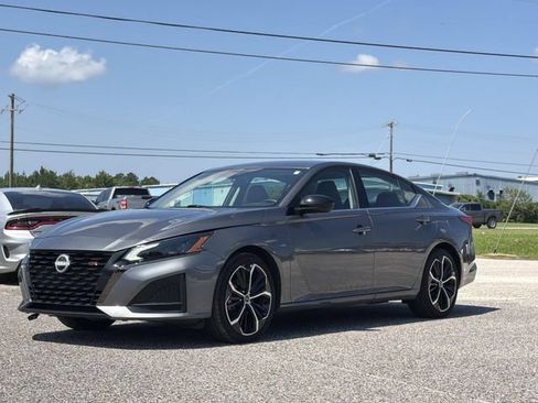 Used 2025 Nissan Altima 2.5 SR FWD image 12