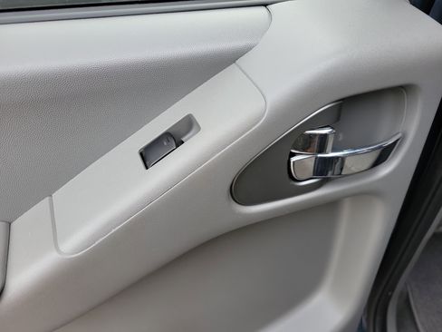 Used 2021 Nissan Frontier SV image 25