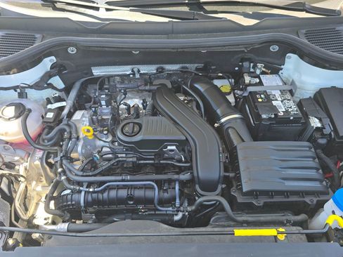 Used 2024 Volkswagen Taos SE FWD image 22