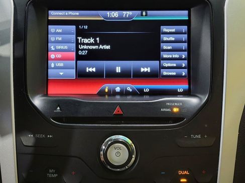 Used 2014 Ford Explorer XLT w/ Equipment Group 202A AWD/4WD image 29