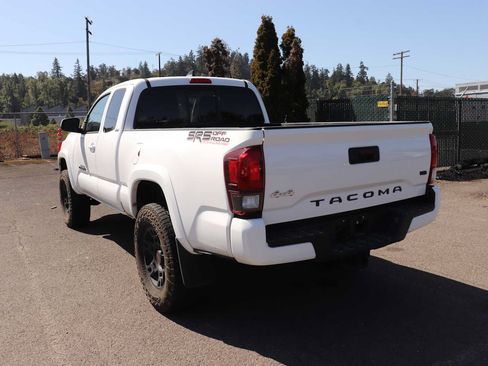 Used 2022 Toyota Tacoma SR5 AWD/4WD image 7