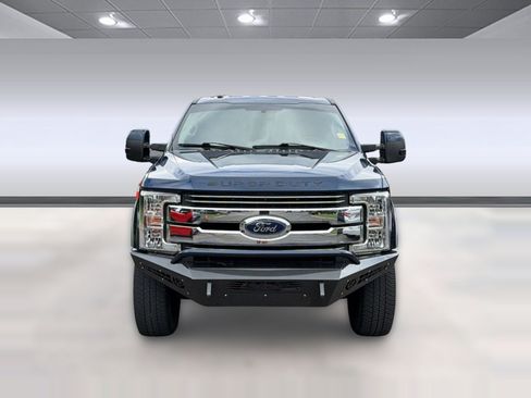 Used 2018 Ford F250 Lariat w/ Lariat Value Package AWD/4WD image 5