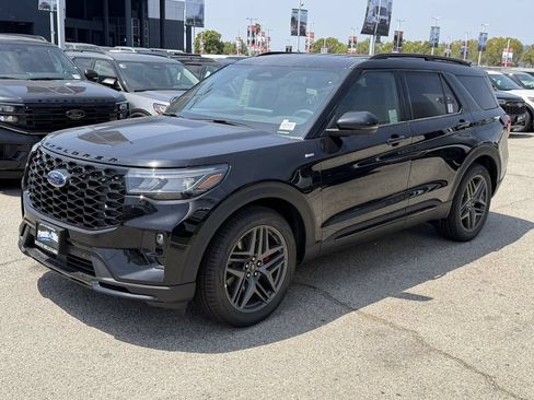 New 2026 Ford Explorer ST-Line w/ ST-Line Street Pack RWD image 3