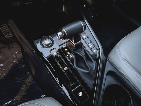 Used 2024 Kia Niro EX image 17